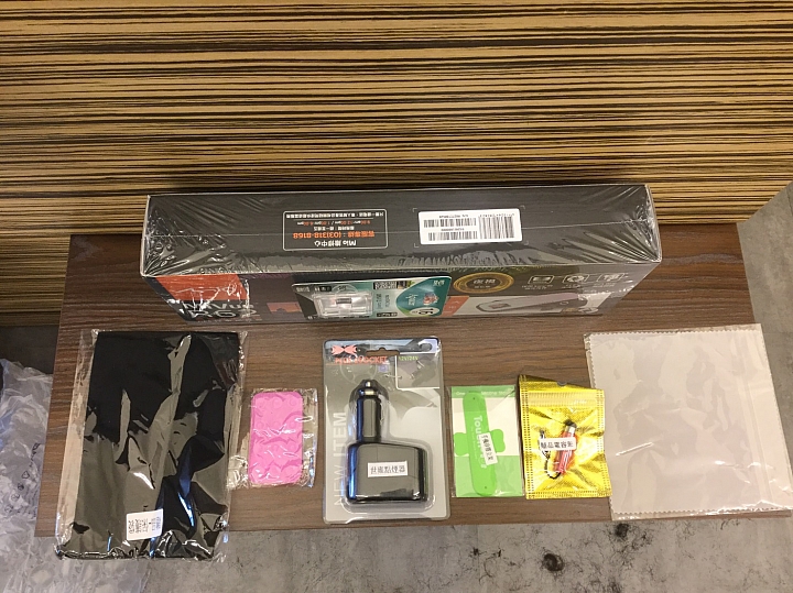 開箱 MiVue™ R62 GPS後視鏡行車記錄器