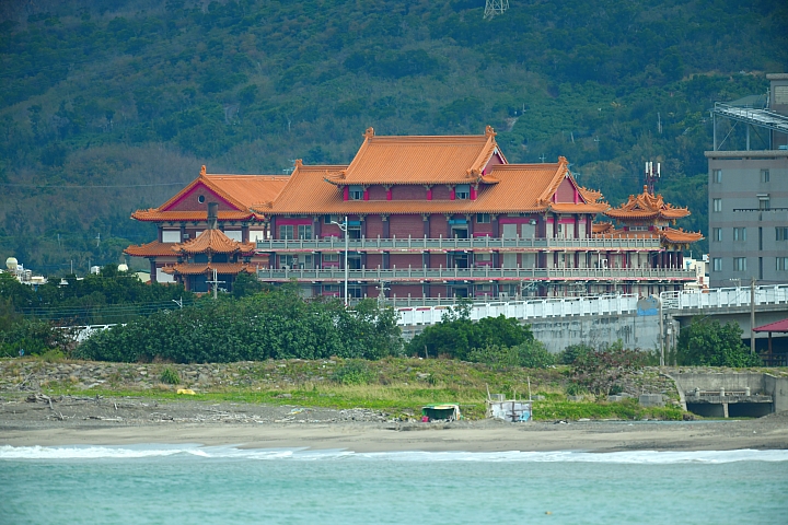 (2月9日、10日無落山風空氣污染嚴重)經常到車城拍魚鷹，其實是要呼吸新鮮空氣，遠離塵霾。