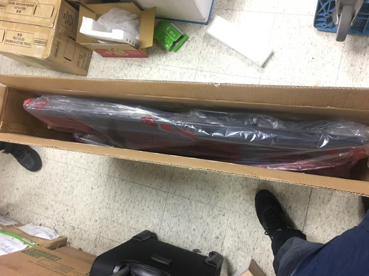 (2/6更新中慘痛的經驗...YAHOO購物~我不會再買了!!!)這輩子最囧的一次開箱~YAHOO購物來的BenQ 43CF500