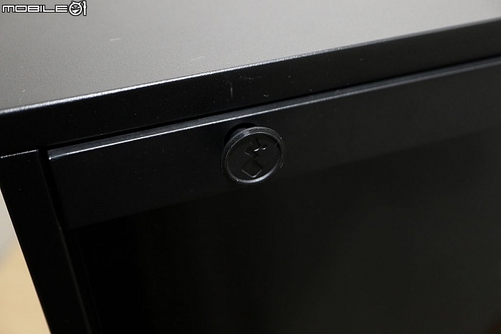 [開箱] 迎廣 In Win 102 極簡風美觀入門玻璃機殼