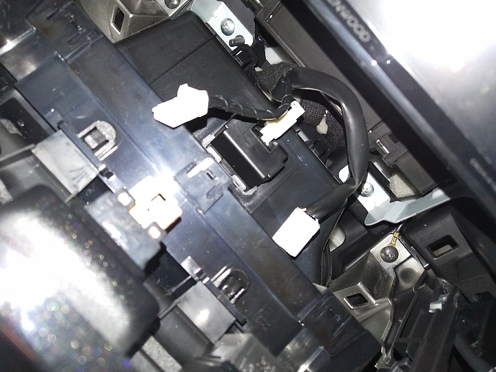 [分享] Nissan 2017年serena 加裝自動窗戶升降折疊後視鏡+前車影像+放大器+10.2吋螢幕影音主機 Diy