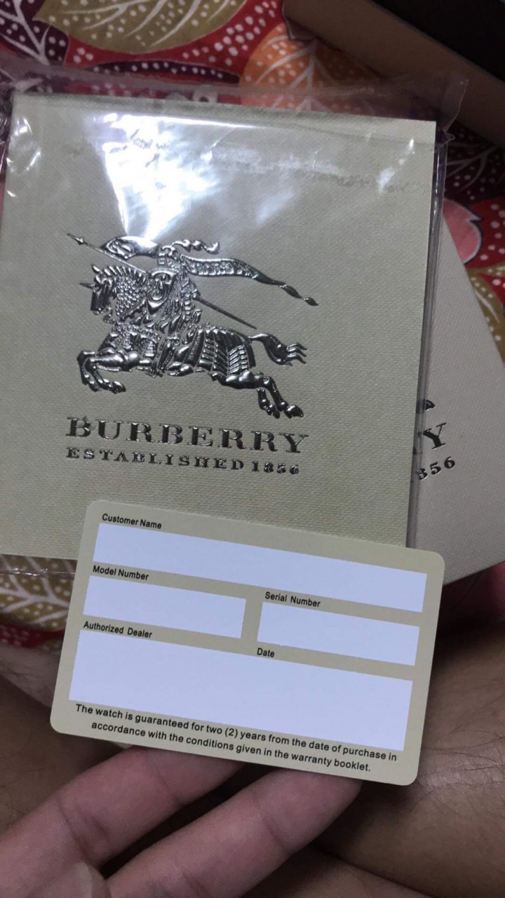 拜託各位好心人能幫我看一下這隻美國買的burberry貨是真的假的嗎