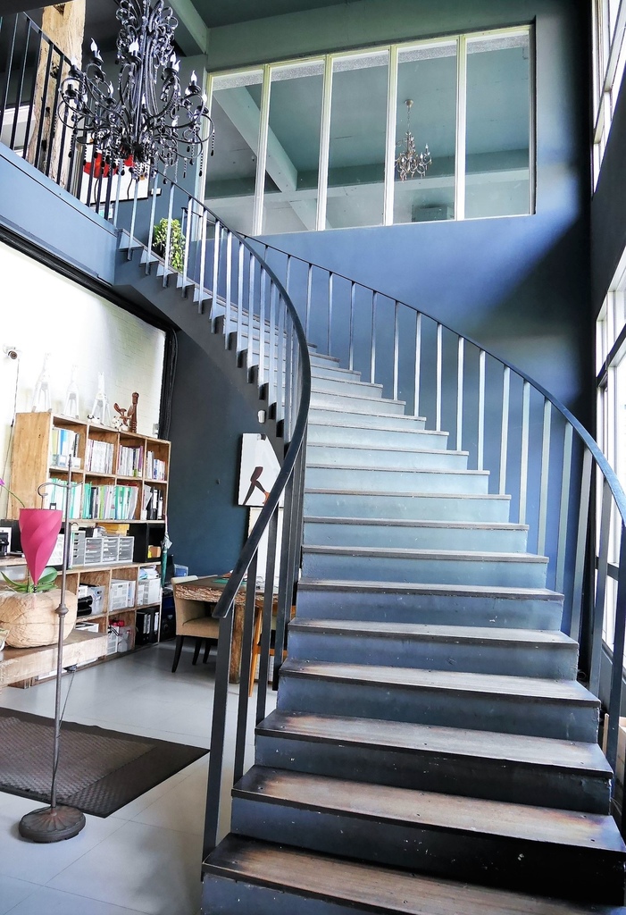 【桃園蘆竹 | 餐廳】擁有迷人旋轉樓梯與大份量餐點的義式庭園餐廳✡NINI尼尼義大利餐廳(南崁店)