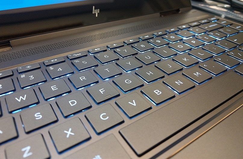 [12.17更新解決過熱問題] 奢華翻轉 Intel 第8代 HP Spectre x360 13t 美版開箱 (圖多注意)