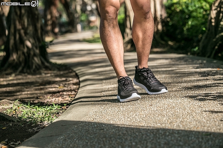 輕盈的飛翔跑感  Hoka One One 「Hupana」跑鞋開箱分享