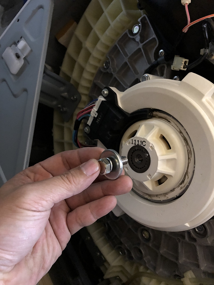 分享。維修：Panasonic NA-V130RDH 洗脫烘衣機 (故障碼 : U13)