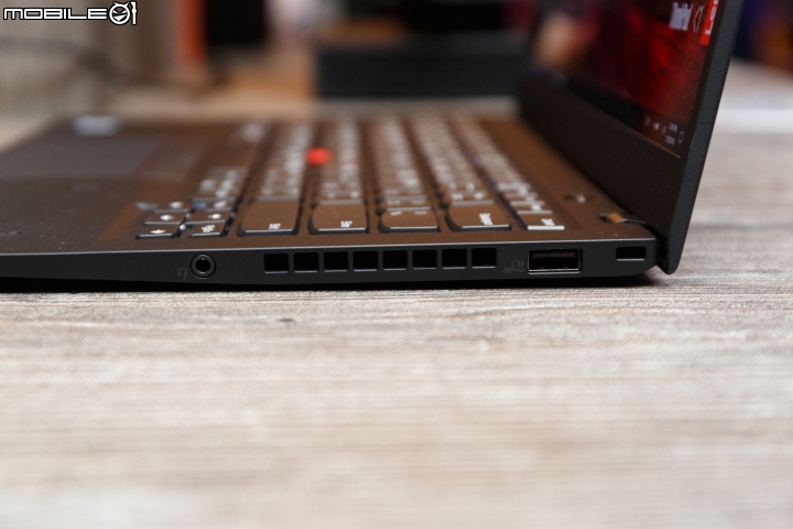 【CES 2018】處理器與硬體小改款 Lenovo 全新 X1 Series 筆電發表