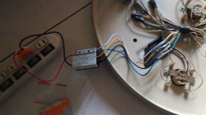 請問電燈的『電子開關』要怎麼接? 求救!