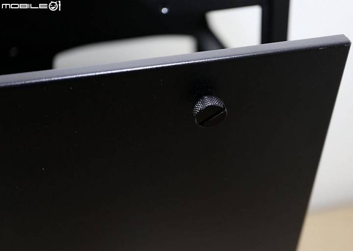 [開箱] 迎廣 In Win 102 極簡風美觀入門玻璃機殼