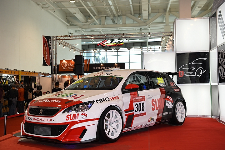 2018 高雄世界新車大展蓋樓