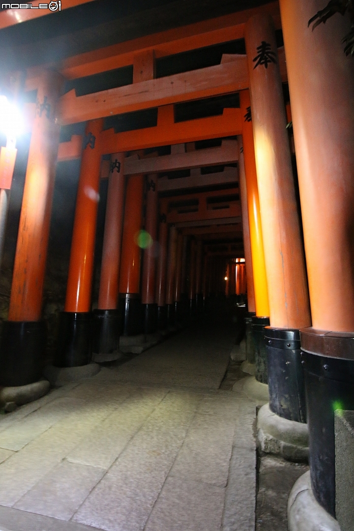夜拍問題請教--(無腳架 手持拍攝 只用機頂閃燈）