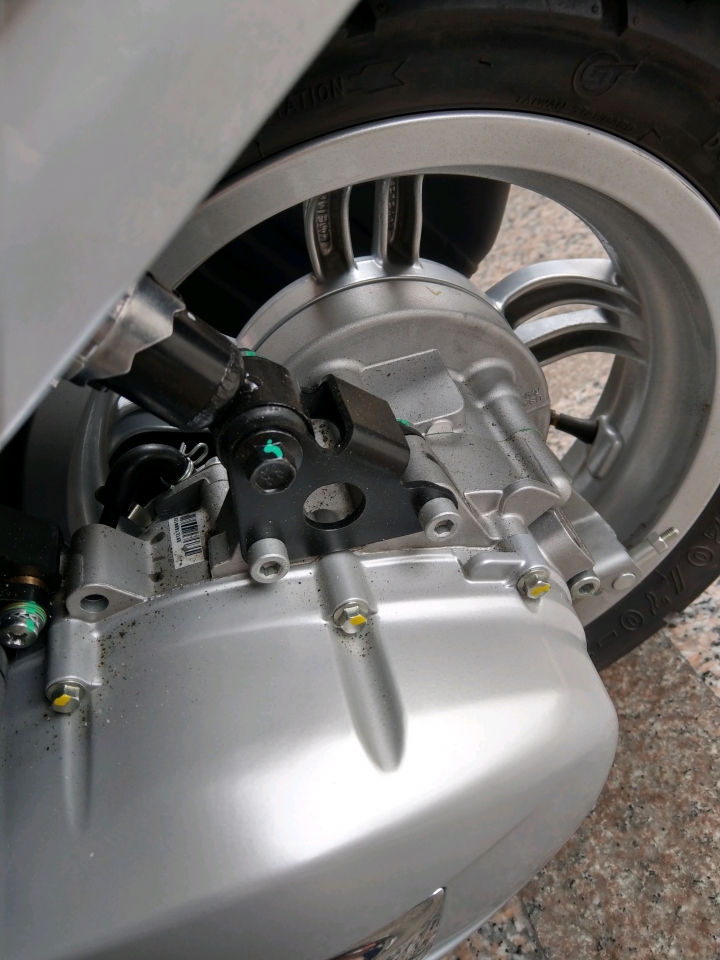 春天Primavera請問 春天Primavera150 前輪 後傳動 綠點 黃點這是什麼