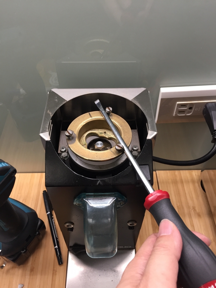 分享磨豆機Rancilio Rocky磨盤矯正
