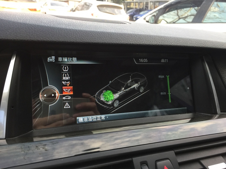 BMW F10 2013年 美規528i N20B20A引擎 DIY更換機油及機油濾芯