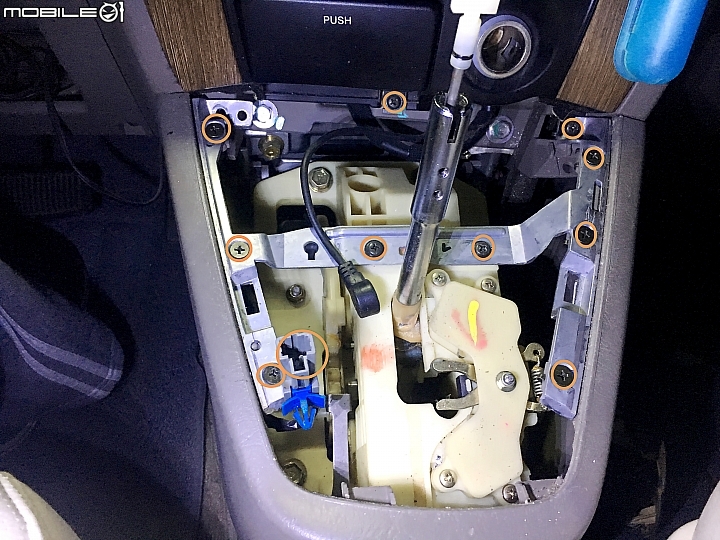 汽車點菸器塑膠脆化維修---(圖多)