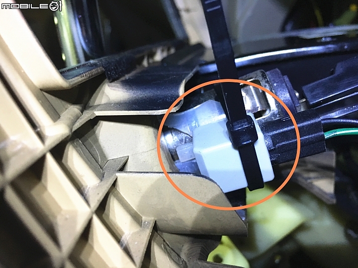 汽車點菸器塑膠脆化維修---(圖多)