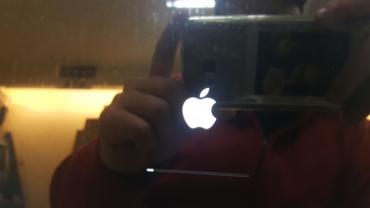 求救 Macbook pro A1708 鋼化玻璃有水波紋