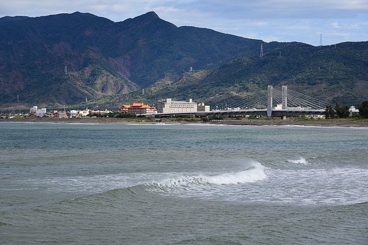 (2月9日、10日無落山風空氣污染嚴重)經常到車城拍魚鷹，其實是要呼吸新鮮空氣，遠離塵霾。