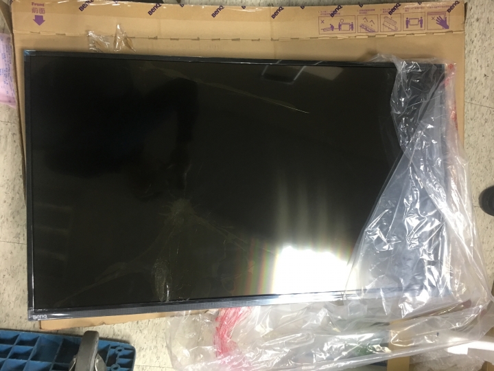(2/6更新中慘痛的經驗...YAHOO購物~我不會再買了!!!)這輩子最囧的一次開箱~YAHOO購物來的BenQ 43CF500