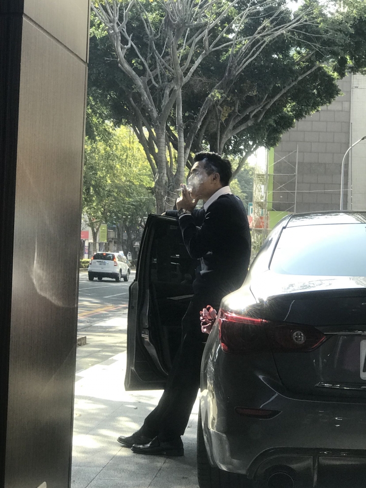 想把車變成計程車黃