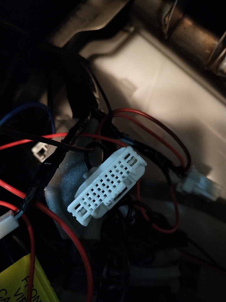 [分享] Nissan 2017年serena 加裝自動窗戶升降折疊後視鏡+前車影像+放大器+10.2吋螢幕影音主機 Diy