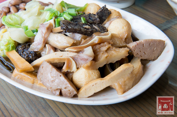 【台南美食】從後甲黃昏市場到店面｜古早味封肉｜滷豬腳｜蹄膀飯｜藥膳排骨湯~聚福香古早味