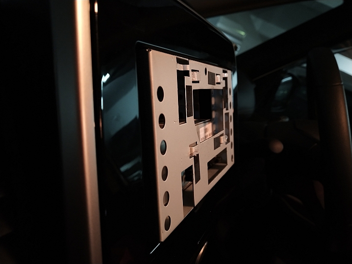 [分享] Nissan 2017年serena 加裝自動窗戶升降折疊後視鏡+前車影像+放大器+10.2吋螢幕影音主機 Diy