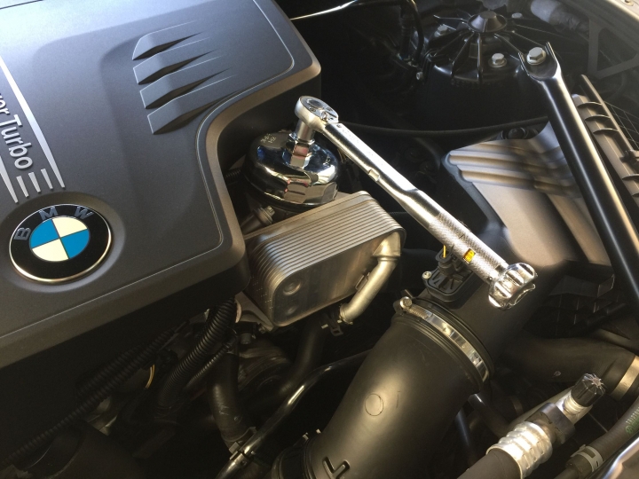 BMW F10 2013年 美規528i N20B20A引擎 DIY更換機油及機油濾芯