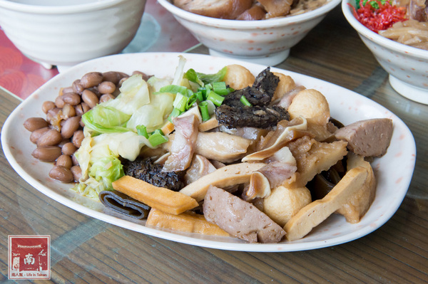 【台南美食】從後甲黃昏市場到店面｜古早味封肉｜滷豬腳｜蹄膀飯｜藥膳排骨湯~聚福香古早味