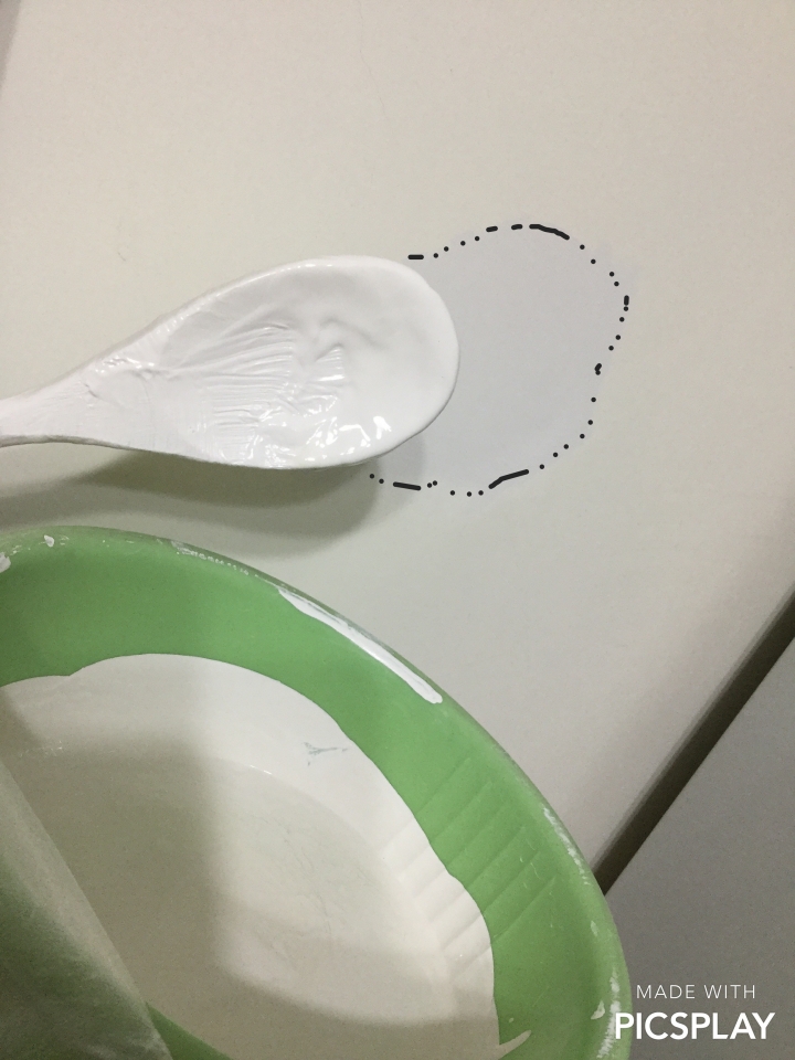 請教油漆塗上牆跟桶內原漆的色差