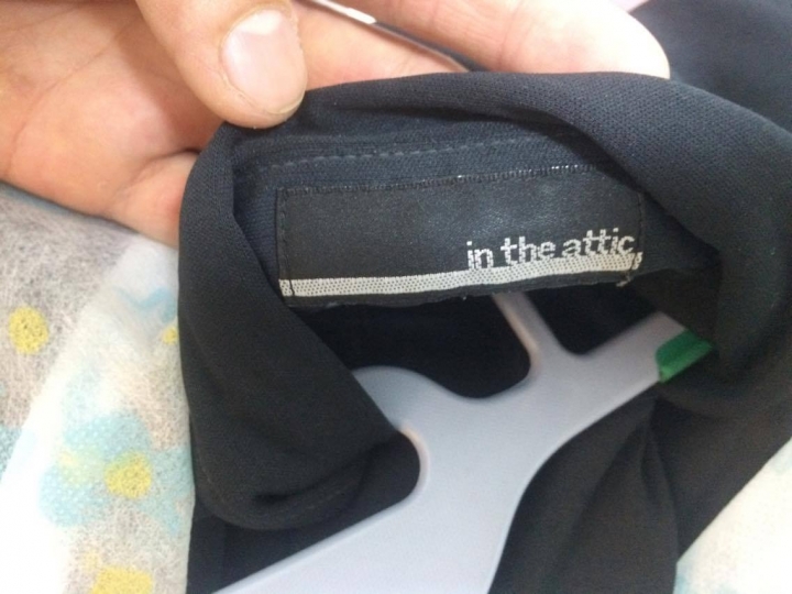 請教這衣服的款式名稱是?