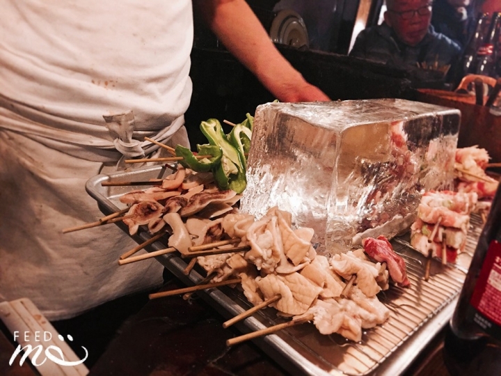 【日本在地美食｜新宿】先煮再烤，背叛視覺效果的驚人美味串燒