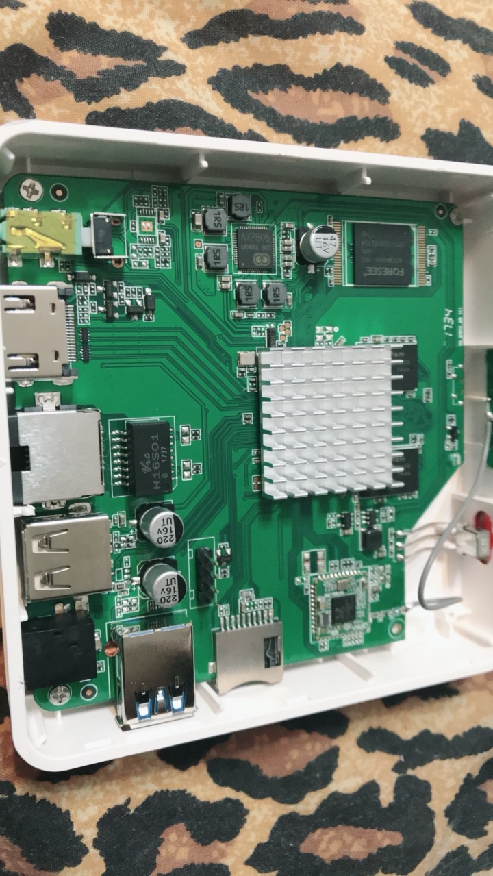 Lingcod TV網路電視盒子簡單開箱(1/24補上簡易拆機)