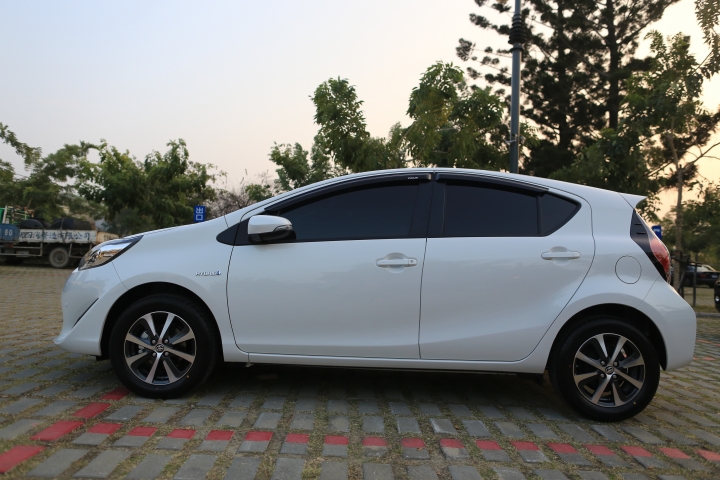 2018 年TOYOTA Prius C 微開箱及保養及油耗分享(10/21更新）