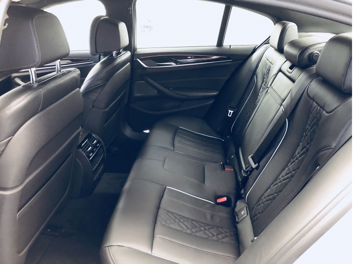 銀色控的G30 540I M-sport package 開箱！