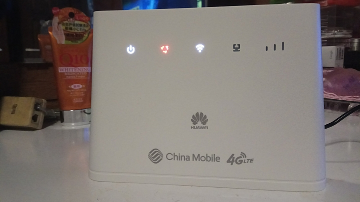 請問有人遇到這情況嗎？華為B310-AS852 開機訊號滿格 隔一下完全沒訊號 亮紅燈！