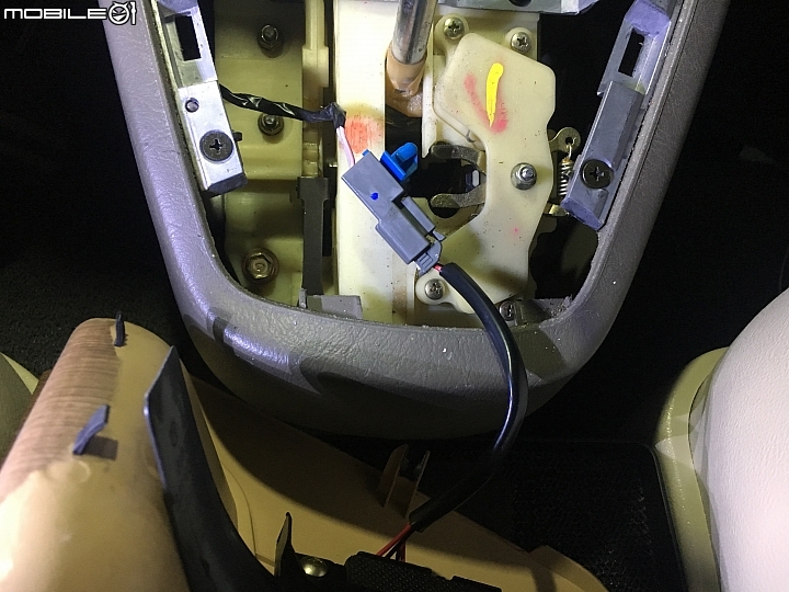 汽車點菸器塑膠脆化維修---(圖多)