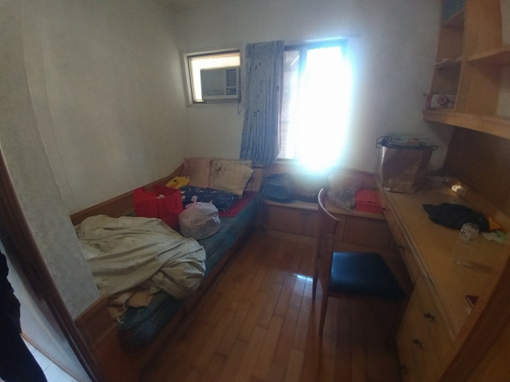 請問舊式木頭風格的裝潢，有辦法低預算下去改變風格、顏色嗎？