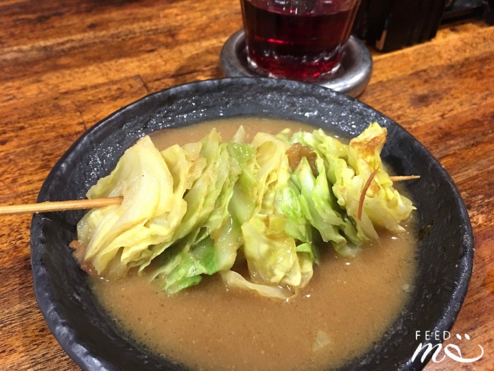 【日本在地美食｜新宿】先煮再烤，背叛視覺效果的驚人美味串燒
