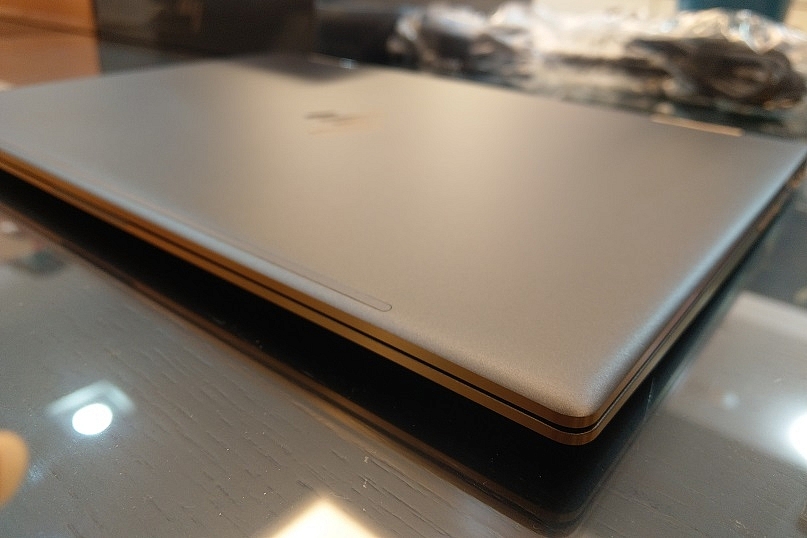 [12.17更新解決過熱問題] 奢華翻轉 Intel 第8代 HP Spectre x360 13t 美版開箱 (圖多注意)