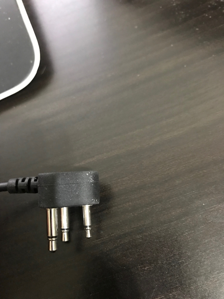 請問飛機上的耳機 哪裡有這樣的轉接頭可以買