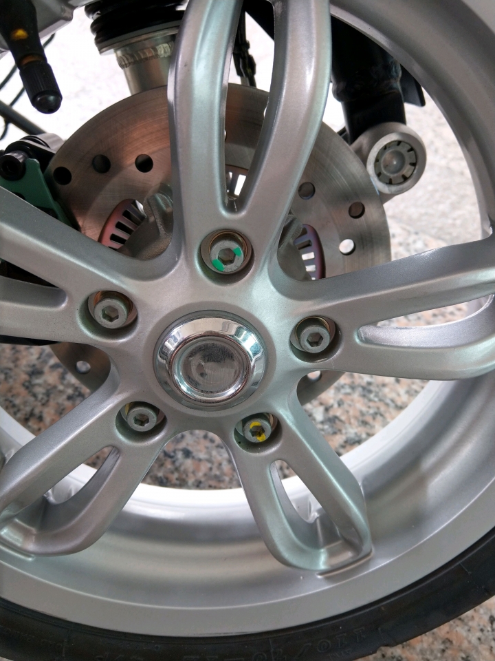 春天Primavera請問 春天Primavera150 前輪 後傳動 綠點 黃點這是什麼