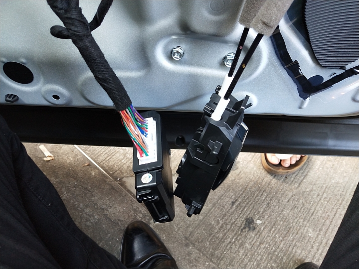 [分享] Nissan 2017年serena 加裝自動窗戶升降折疊後視鏡+前車影像+放大器+10.2吋螢幕影音主機 Diy