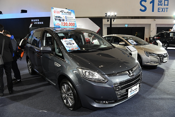2018 高雄世界新車大展蓋樓