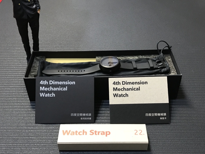 開箱! 四度空間水泥機械錶 x 22 Design 限量黯影款