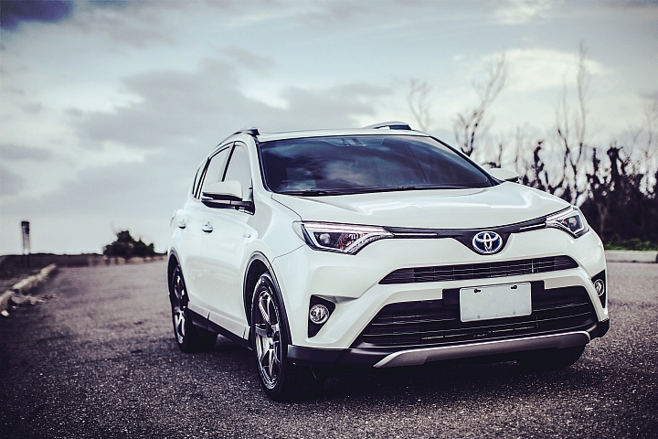 Rav4 hybrid 簡易開箱＆駕駛小心得 + 兩年升級分享