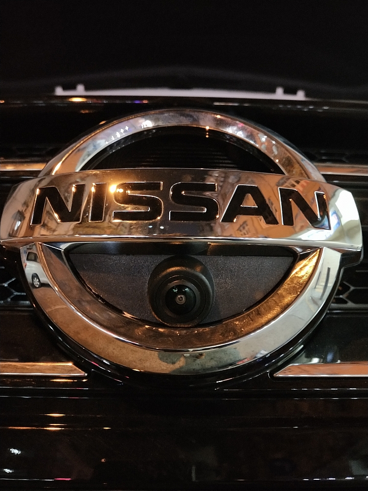 [分享] Nissan 2017年serena 加裝自動窗戶升降折疊後視鏡+前車影像+放大器+10.2吋螢幕影音主機 Diy