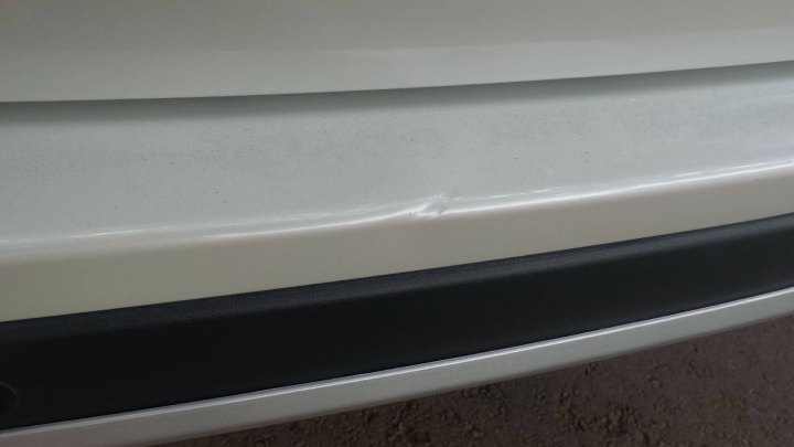 請問rav4 2016 珍珠白板金維修