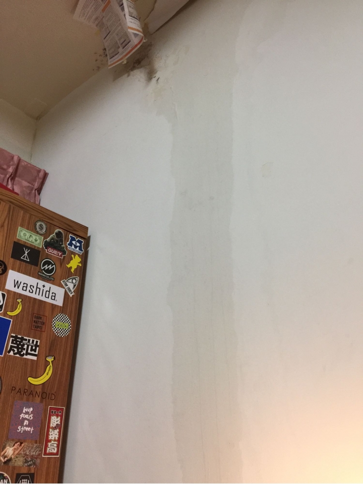 天氣太冷 牆壁滲水