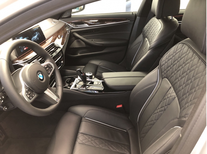 銀色控的G30 540I M-sport package 開箱！